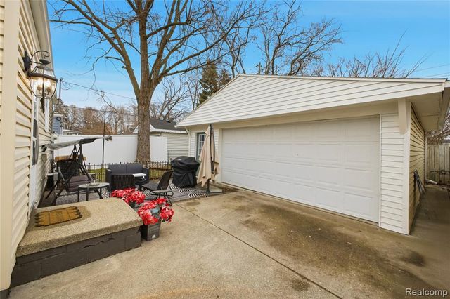 393 W Hudson Avenue, Madison Heights, MI 48071