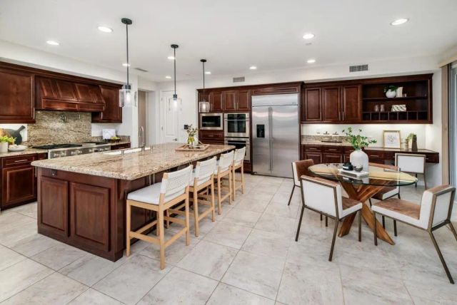 548 Quail Pointe Lane, Encinitas, CA 92024