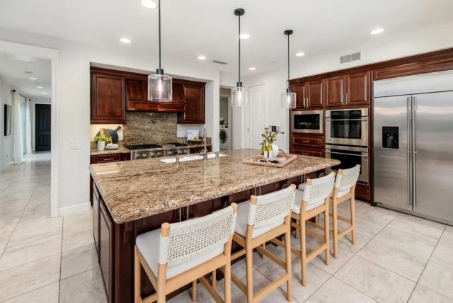 548 Quail Pointe Lane, Encinitas, CA 92024