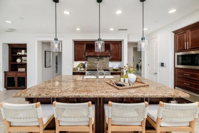 548 Quail Pointe Lane, Encinitas, CA 92024