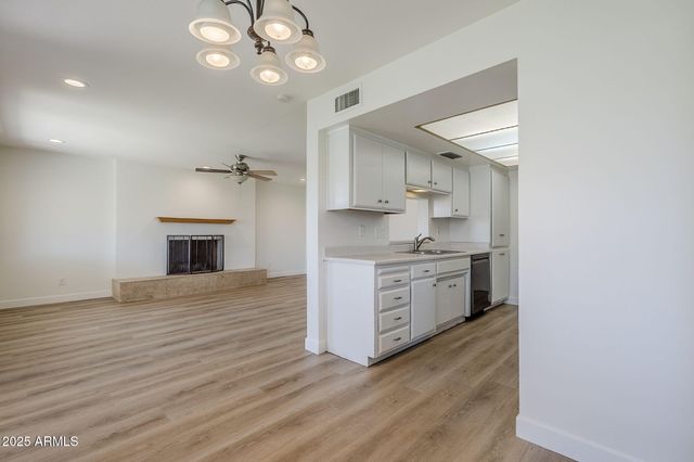 1904 E MANHATTON Drive, Tempe, AZ 85282