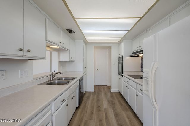 1904 E MANHATTON Drive, Tempe, AZ 85282