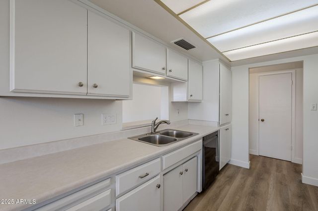 1904 E MANHATTON Drive, Tempe, AZ 85282