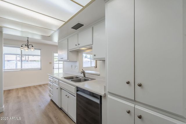 1904 E MANHATTON Drive, Tempe, AZ 85282
