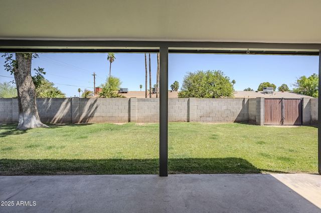 1904 E MANHATTON Drive, Tempe, AZ 85282