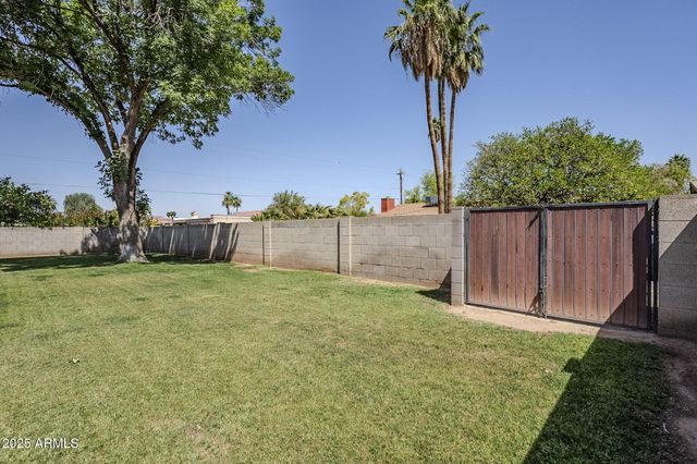 1904 E MANHATTON Drive, Tempe, AZ 85282