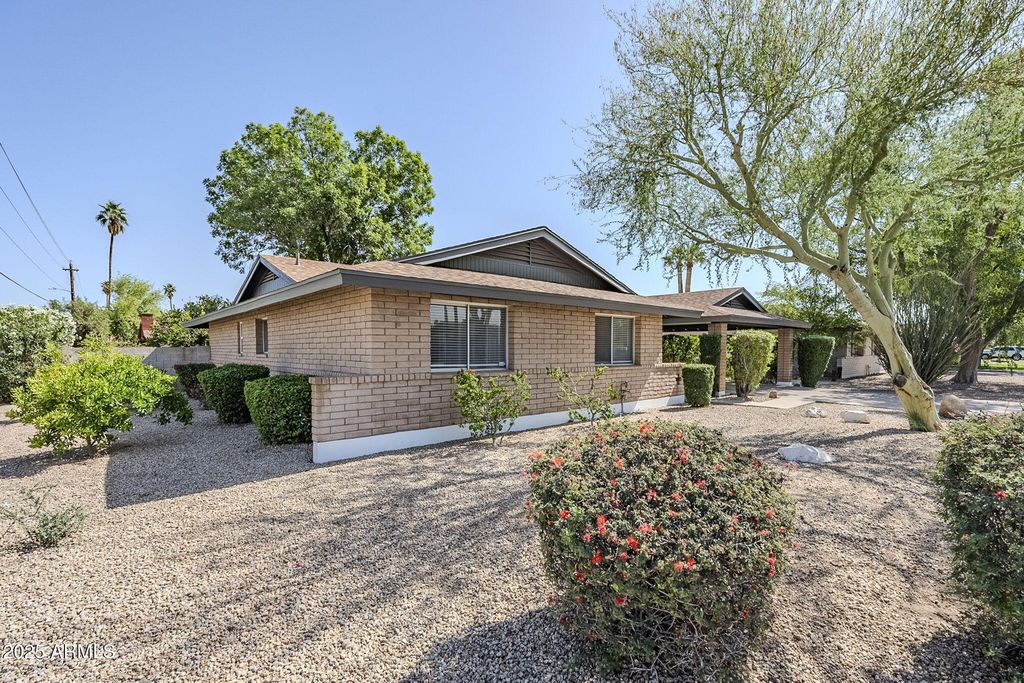 1904 E MANHATTON Drive, Tempe, AZ 85282
