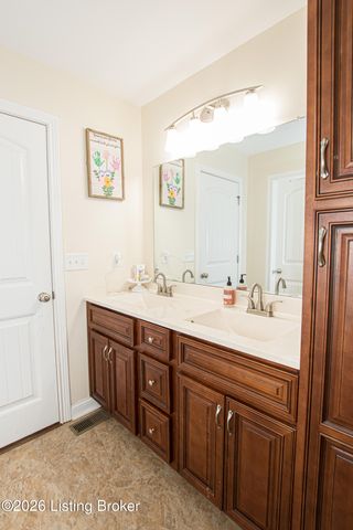 135 Mockingbird Dr, Taylorsville, KY 40071