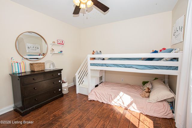 135 Mockingbird Dr, Taylorsville, KY 40071