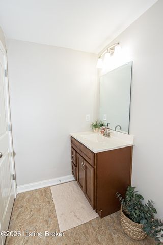 135 Mockingbird Dr, Taylorsville, KY 40071