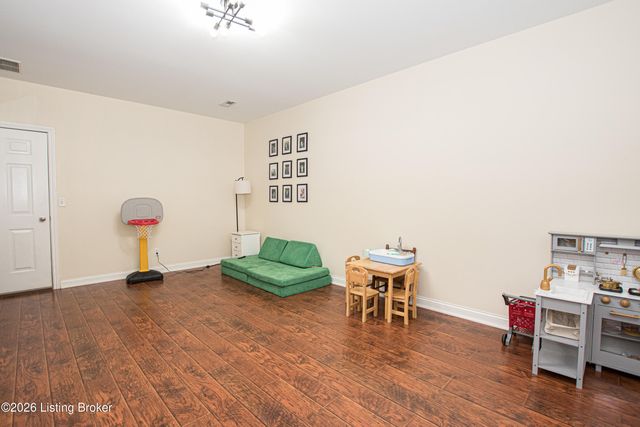 135 Mockingbird Dr, Taylorsville, KY 40071