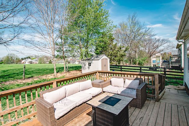 135 Mockingbird Dr, Taylorsville, KY 40071