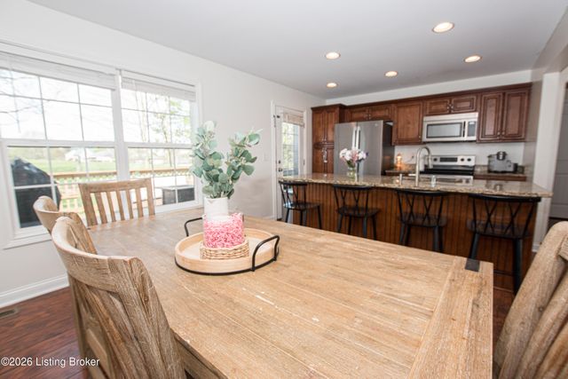 135 Mockingbird Dr, Taylorsville, KY 40071