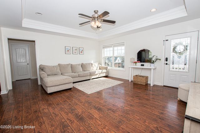 135 Mockingbird Dr, Taylorsville, KY 40071