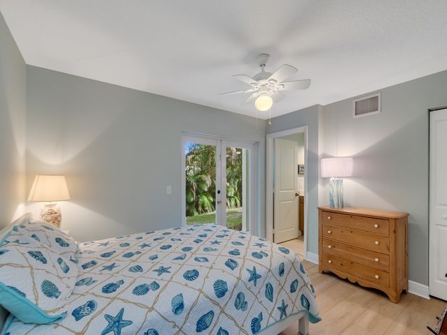 1670 42nd Square 102, Vero Beach, FL 32960