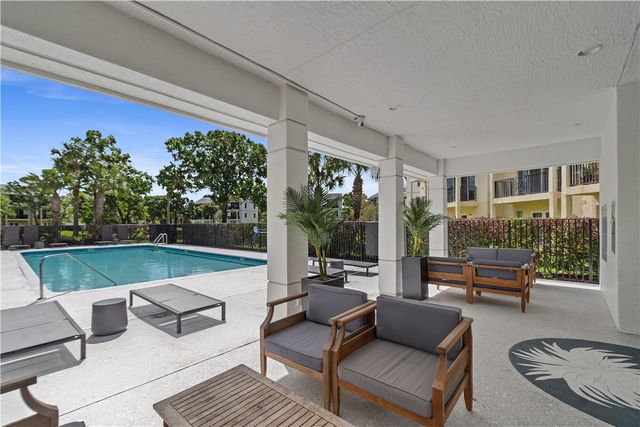 1670 42nd Square 102, Vero Beach, FL 32960