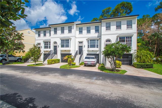 1670 42nd Square 102, Vero Beach, FL 32960