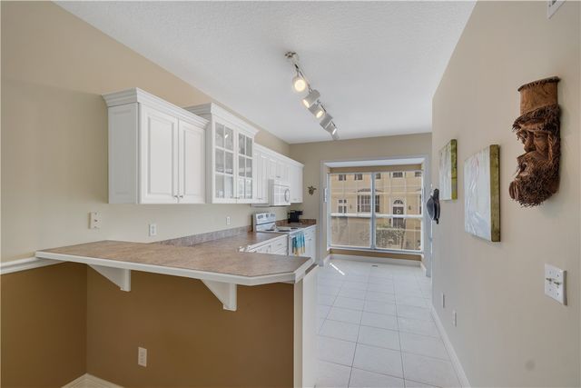 1670 42nd Square 102, Vero Beach, FL 32960