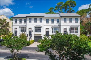 1670 42nd Square 102, Vero Beach, FL 32960