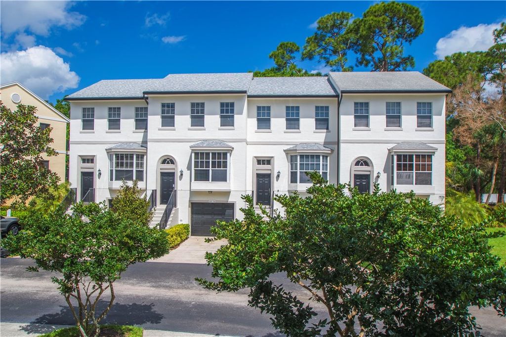 1670 42nd Square 102, Vero Beach, FL 32960