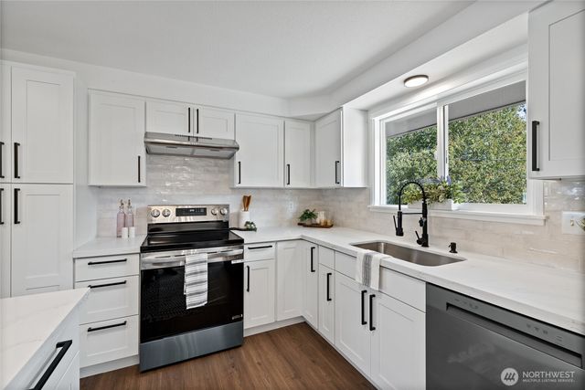 1605 S Highland Avenue, Tacoma, WA 98465