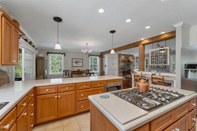 1 River Heights Road, Tuftonboro, NH 03816
