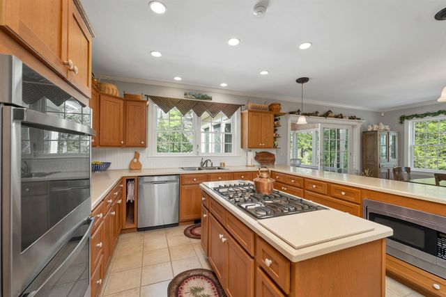1 River Heights Road, Tuftonboro, NH 03816