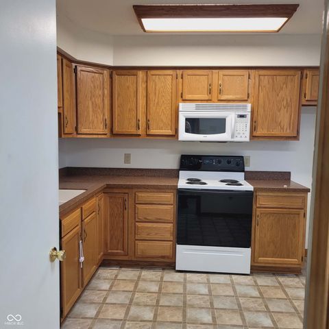 8105 Bentley Farms Drive, Indianapolis, IN 46259