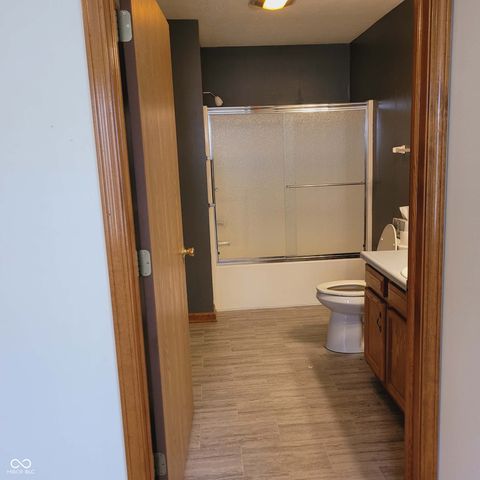 8105 Bentley Farms Drive, Indianapolis, IN 46259