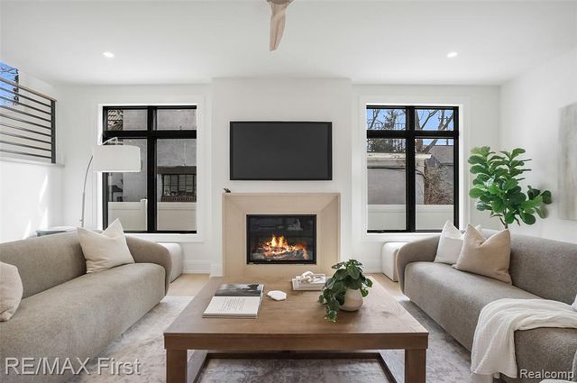 667 Oak, Birmingham, MI 48009