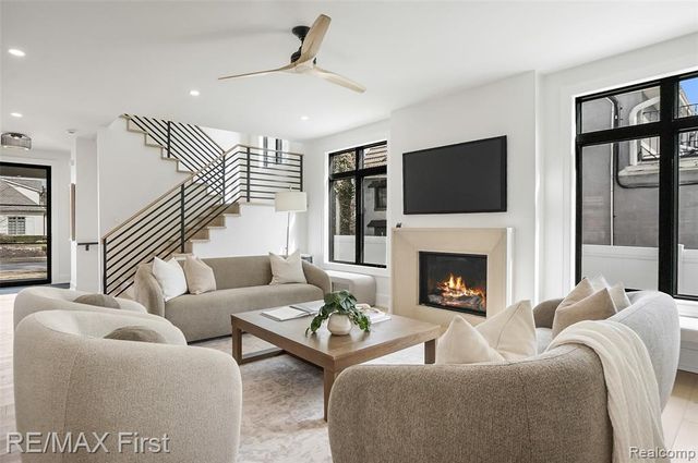 667 Oak, Birmingham, MI 48009