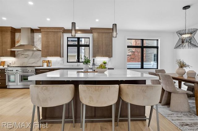 667 Oak, Birmingham, MI 48009