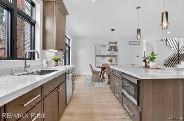 667 Oak, Birmingham, MI 48009