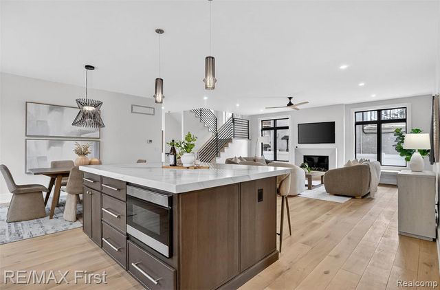 667 Oak, Birmingham, MI 48009