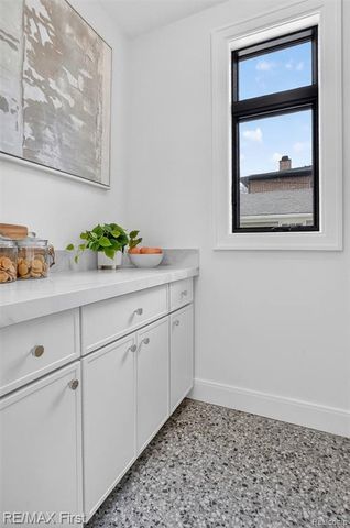 667 Oak, Birmingham, MI 48009