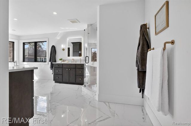 667 Oak, Birmingham, MI 48009