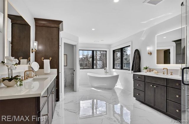 667 Oak, Birmingham, MI 48009