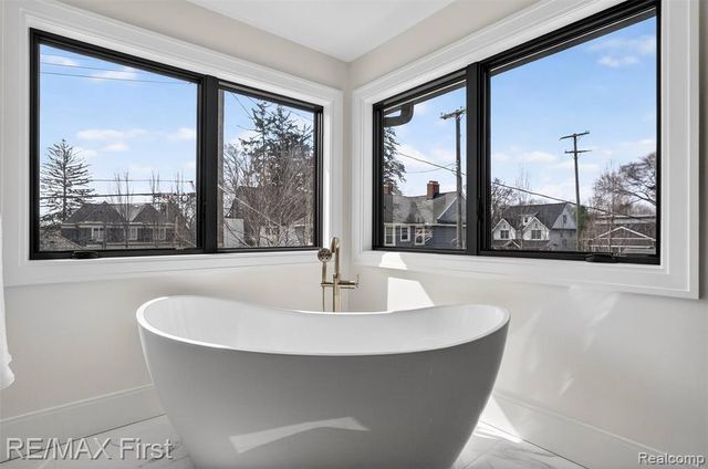 667 Oak, Birmingham, MI 48009