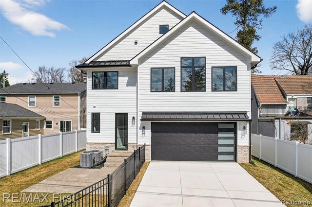 667 Oak, Birmingham, MI 48009