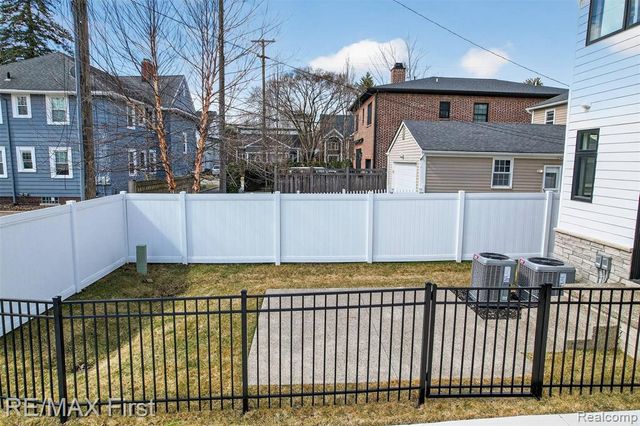 667 Oak, Birmingham, MI 48009