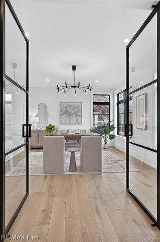 667 Oak, Birmingham, MI 48009