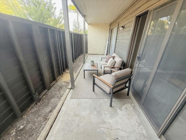 3085 Walnut Bend Lane 16, Houston, TX 77042