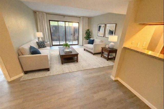 3085 Walnut Bend Lane 16, Houston, TX 77042