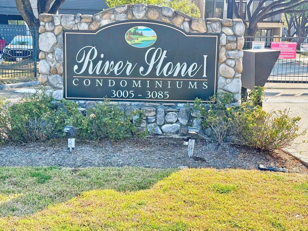 3085 Walnut Bend Lane 16, Houston, TX 77042