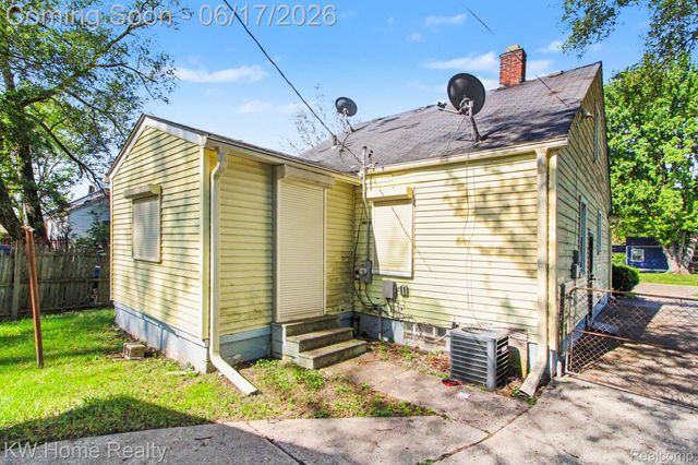18426 Winthrop Street, Detroit, MI 48235