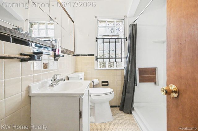 18426 Winthrop Street, Detroit, MI 48235