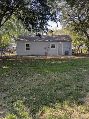 4588 S Brookhaven Ave, Wichita, KS 67216