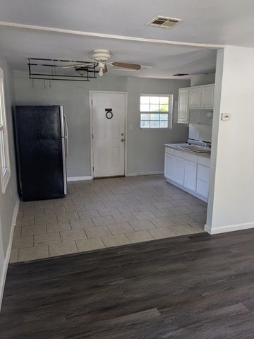 4588 S Brookhaven Ave, Wichita, KS 67216