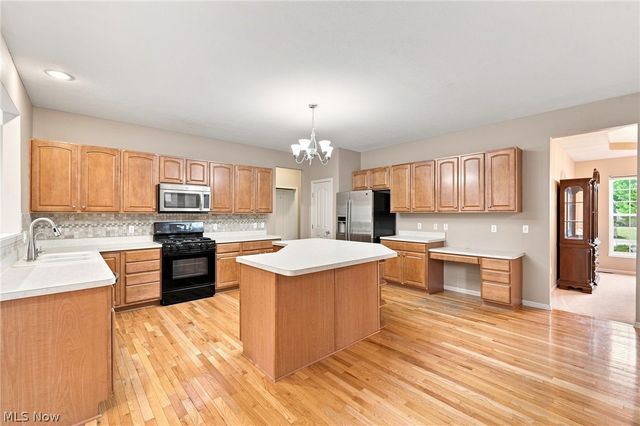 465 Wilmington Drive, Broadview Heights, OH 44147