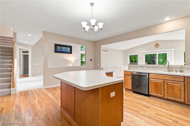 465 Wilmington Drive, Broadview Heights, OH 44147